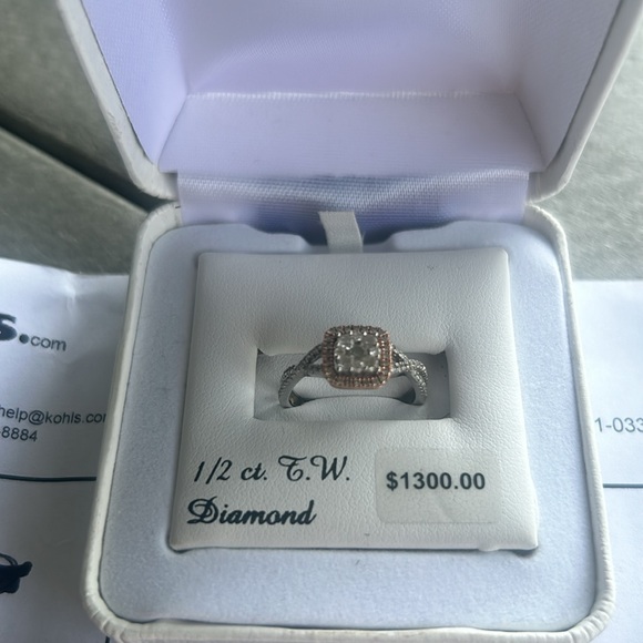 10k white gold 1/2 ctw ring - Picture 5 of 7